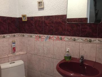 Vendo Casa A 2 Cuadras De Las Avs. Canadá Y Santa Catalina