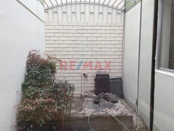 Vendo Casa A 2 Cuadras De Las Avs. Canadá Y Santa Catalina