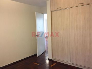 Vendo Casa A 2 Cuadras De Las Avs. Canadá Y Santa Catalina
