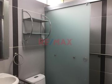 Vendo Casa A 2 Cuadras De Las Avs. Canadá Y Santa Catalina