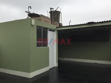 Vendo Casa A 2 Cuadras De Las Avs. Canadá Y Santa Catalina