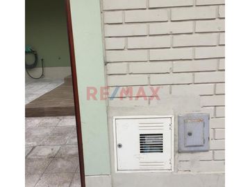Vendo Casa A 2 Cuadras De Las Avs. Canadá Y Santa Catalina