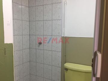 Vendo Casa A 2 Cuadras De Las Avs. Canadá Y Santa Catalina
