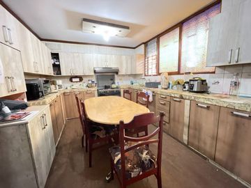 AMPLIA CASA DE 229 M², 5 DORMITORIOS, A MEDIA CUADRA DE AV. LA MARINA – LA PERLA ALTA