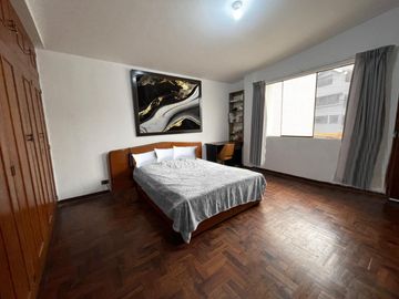 AMPLIA CASA DE 229 M², 5 DORMITORIOS, A MEDIA CUADRA DE AV. LA MARINA – LA PERLA ALTA