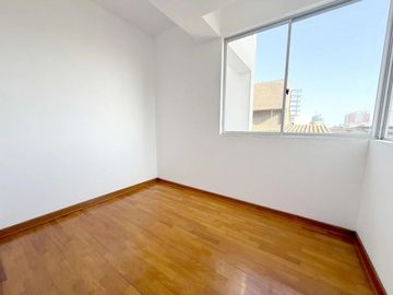 ESTRENO DÚPLEX MIRAFLORES 224 m²|4 DORMITORIOS |PISCINA |CERCA A PARQUE KENNEDY