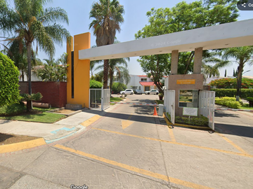 CASA DE OPORTUNIDAD EN TLAQUEPAQUE DE REMATE BANCARIO EN ARROYO SECO DE 138 MTS 2 EN COTO