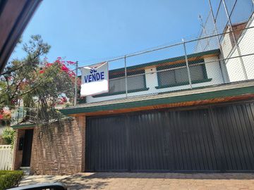 HERMOSA Y AMPLIA RESIDENCIA EN VENTA