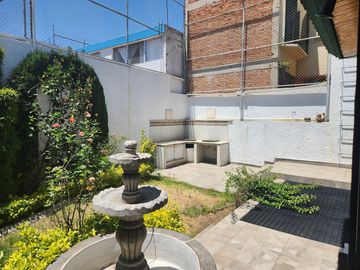 HERMOSA Y AMPLIA RESIDENCIA EN VENTA