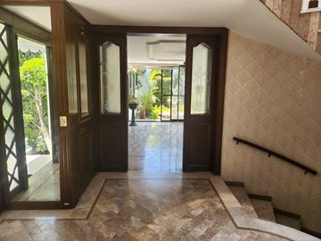 HERMOSA Y AMPLIA RESIDENCIA EN VENTA