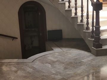 HERMOSA Y AMPLIA RESIDENCIA EN VENTA