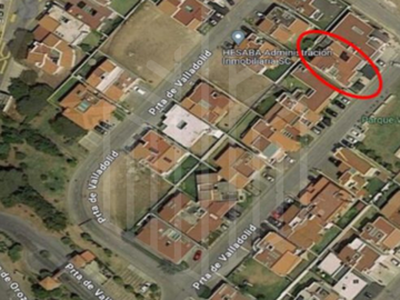 MODERNA CASA CON  UBICACIÓN PRIVILEGIADA  EN BOSQUE ESMERALDA,  EN VENTA.