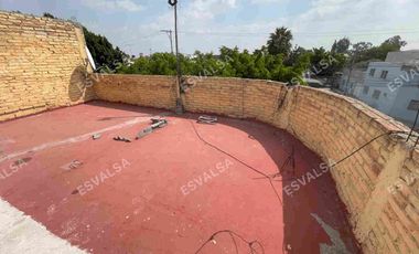 EDIFICIO EN ESQUINA, EN VENTA, CON LOCALES Y DEPTOS. EN SLP