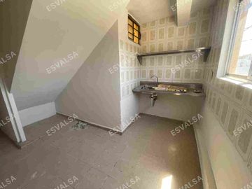 EDIFICIO EN ESQUINA, EN VENTA, CON LOCALES Y DEPTOS. EN SLP