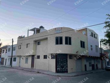 EDIFICIO EN ESQUINA, EN VENTA, CON LOCALES Y DEPTOS. EN SLP