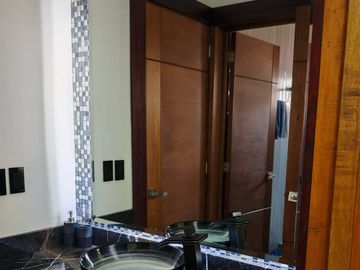 Casa de lujo en venta en Haciendas Residencial Hermosillo – 4 recámaras, alberca, 1 planta y paneles solares