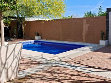 Casa de lujo en venta en Haciendas Residencial Hermosillo – 4 recámaras, alberca, 1 planta y paneles solares