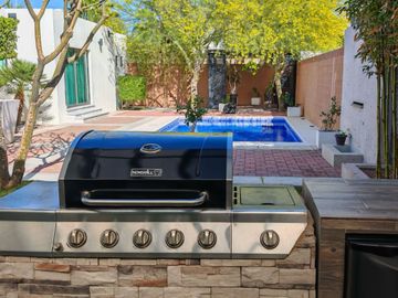 Casa de lujo en venta en Haciendas Residencial Hermosillo – 4 recámaras, alberca, 1 planta y paneles solares