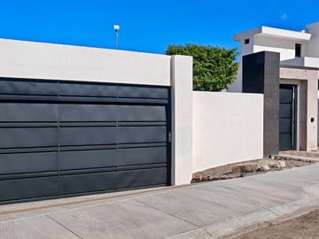 Casa de lujo en venta en Haciendas Residencial Hermosillo – 4 recámaras, alberca, 1 planta y paneles solares