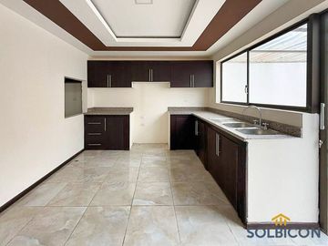 Hermosa Casa de 4 habitaciones sector Molinopamba