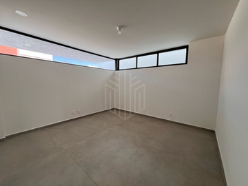 ESPECTACULAR CASA DE DOS NIVELES EN PREVENTA CON JARDÍN PLANO EN BOSQUE ESMERALDA.