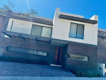 Venta residencia exclusiva en Encinos tres Marias