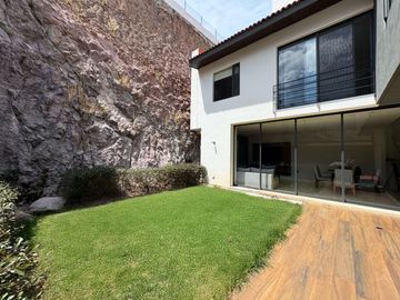 Venta residencia exclusiva en Encinos tres Marias