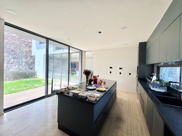 Venta residencia exclusiva en Encinos tres Marias