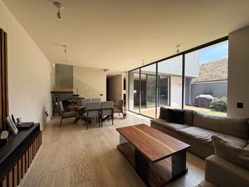 Venta residencia exclusiva en Encinos tres Marias