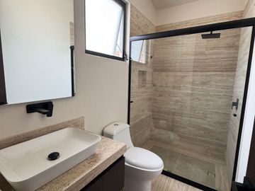 Venta residencia exclusiva en Encinos tres Marias
