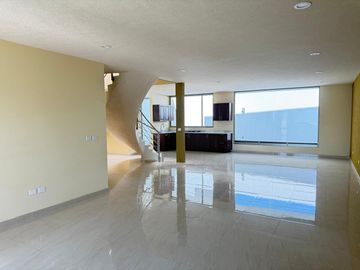 Venta casa villas  del lago altozano coto privado a unos pasos de juan pablo ll