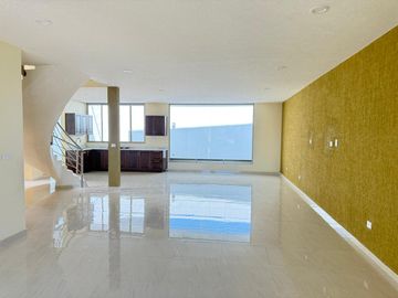Venta casa villas  del lago altozano coto privado a unos pasos de juan pablo ll