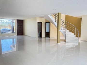 Venta casa villas  del lago altozano coto privado a unos pasos de juan pablo ll