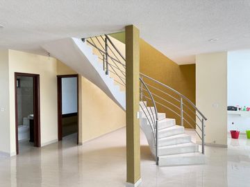 Venta casa villas  del lago altozano coto privado a unos pasos de juan pablo ll