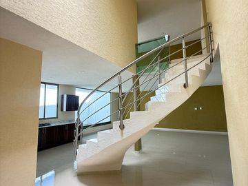 Venta casa villas  del lago altozano coto privado a unos pasos de juan pablo ll