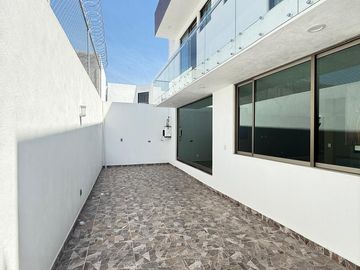 Venta casa villas  del lago altozano coto privado a unos pasos de juan pablo ll