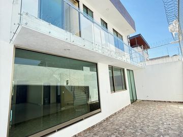 Venta casa villas  del lago altozano coto privado a unos pasos de juan pablo ll