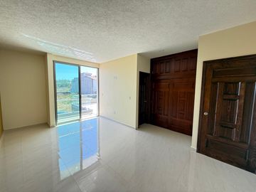 Venta casa villas  del lago altozano coto privado a unos pasos de juan pablo ll