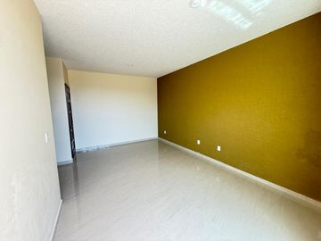 Venta casa villas  del lago altozano coto privado a unos pasos de juan pablo ll