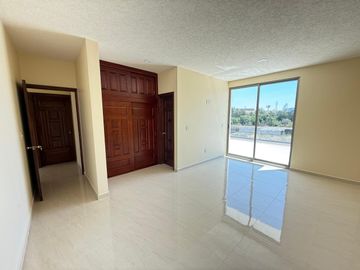Venta casa villas  del lago altozano coto privado a unos pasos de juan pablo ll