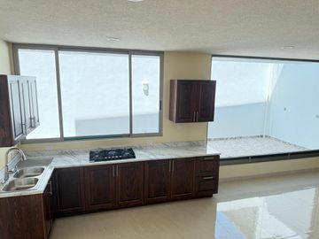 Venta casa villas  del lago altozano coto privado a unos pasos de juan pablo ll
