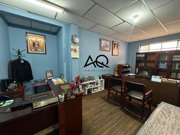 Casa rentera en venta en el centro de Loja