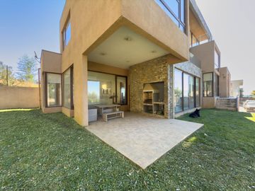 Casa en condominio, Andalué · Venta UF 24.500