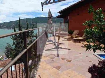 Venta de casa con vista al Lago