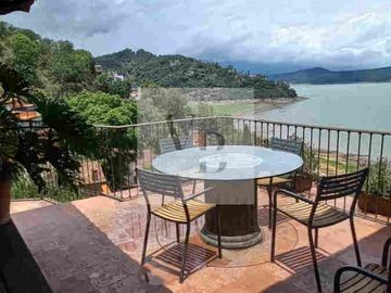 Venta de casa con vista al Lago