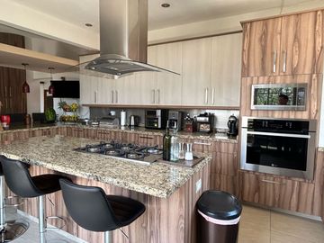 Casa en Venta, estilo mexicano con 3-4 recamaras, en Fraccionamiento Vista Real