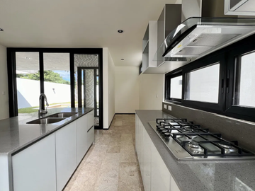 Venta de casa de ENTREGA INMEDIATA en Priv Gaviones, Cholul