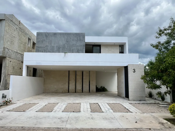 Venta de casa de ENTREGA INMEDIATA en Priv Gaviones, Cholul