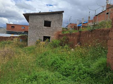 EN VENTA CASA COMO TERRENO  A ESPALDAS DEL CREMATORIO DE SAN SEBASTIÁN
