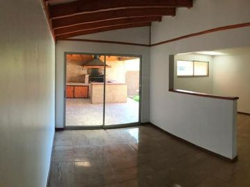 Vende Casa 3 dormitorios Violeta Parra 1791 Peñaflor